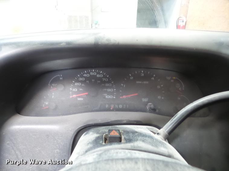 image for item AY9607 2003 Ford F250 Super Duty utility bed pickup truck