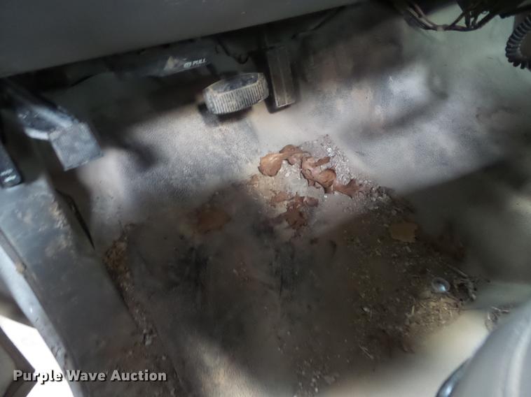 image for item AY9607 2003 Ford F250 Super Duty utility bed pickup truck