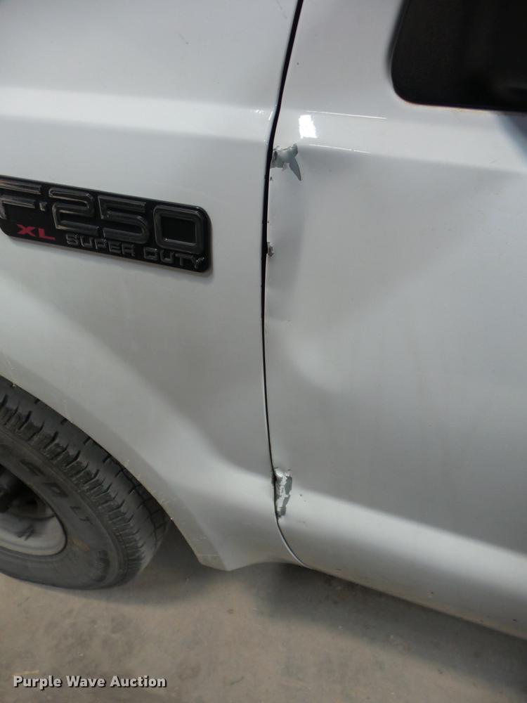 image for item AY9607 2003 Ford F250 Super Duty utility bed pickup truck