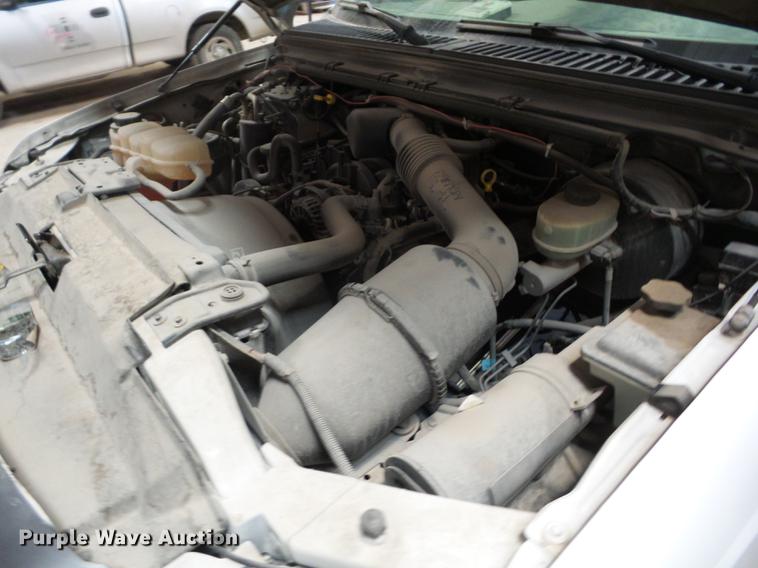 image for item AY9607 2003 Ford F250 Super Duty utility bed pickup truck