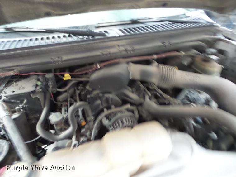 image for item AY9607 2003 Ford F250 Super Duty utility bed pickup truck