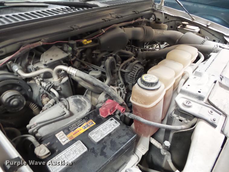 image for item AY9607 2003 Ford F250 Super Duty utility bed pickup truck