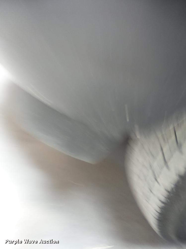 image for item AY9607 2003 Ford F250 Super Duty utility bed pickup truck