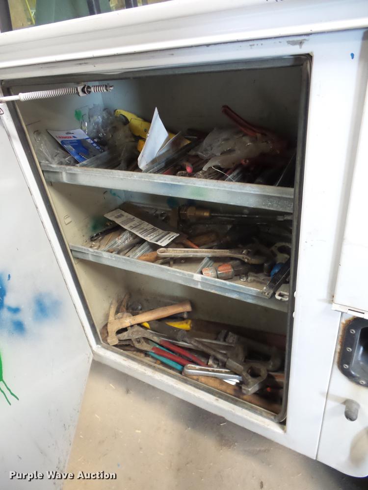 image for item AY9607 2003 Ford F250 Super Duty utility bed pickup truck