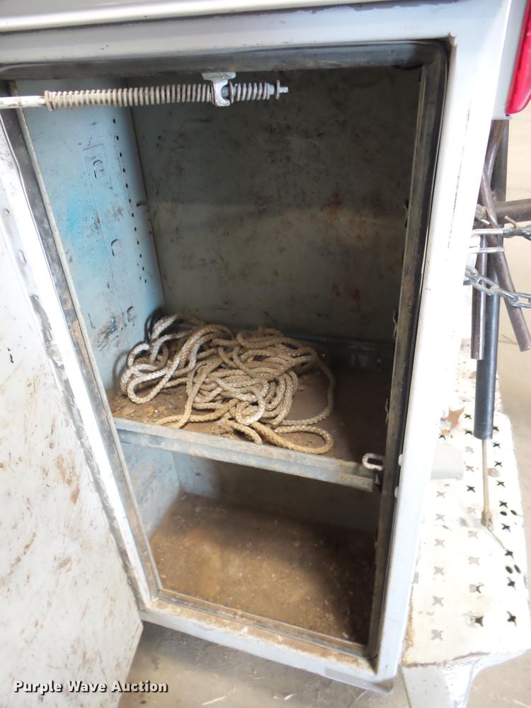 image for item AY9607 2003 Ford F250 Super Duty utility bed pickup truck