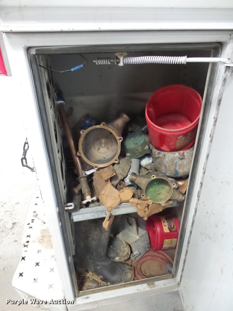 image for item AY9607 2003 Ford F250 Super Duty utility bed pickup truck