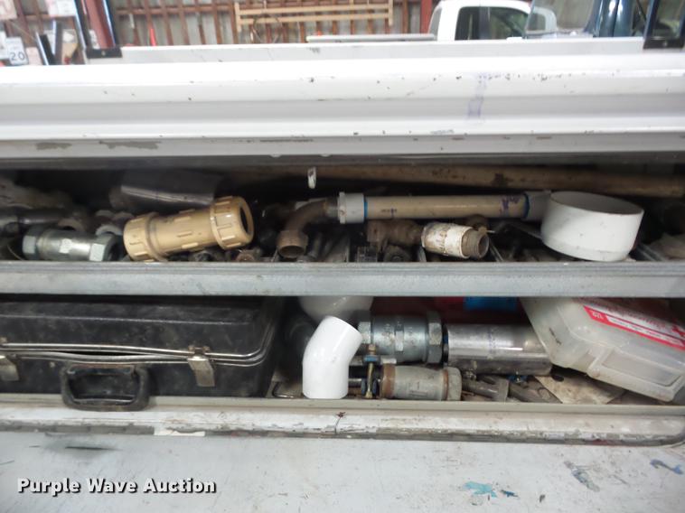 image for item AY9607 2003 Ford F250 Super Duty utility bed pickup truck