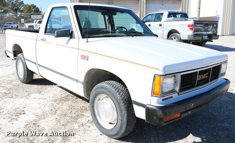 image for item DB6581 1988 GMC S15 pickup truck