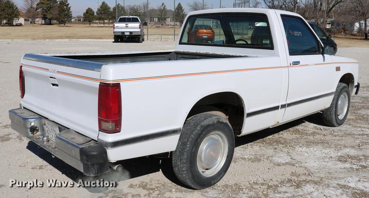 image for item DB6581 1988 GMC S15 pickup truck