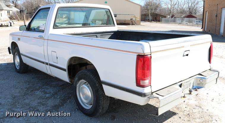 image for item DB6581 1988 GMC S15 pickup truck
