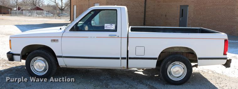 image for item DB6581 1988 GMC S15 pickup truck