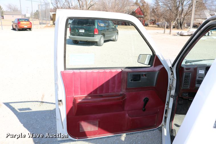 image for item DB6581 1988 GMC S15 pickup truck