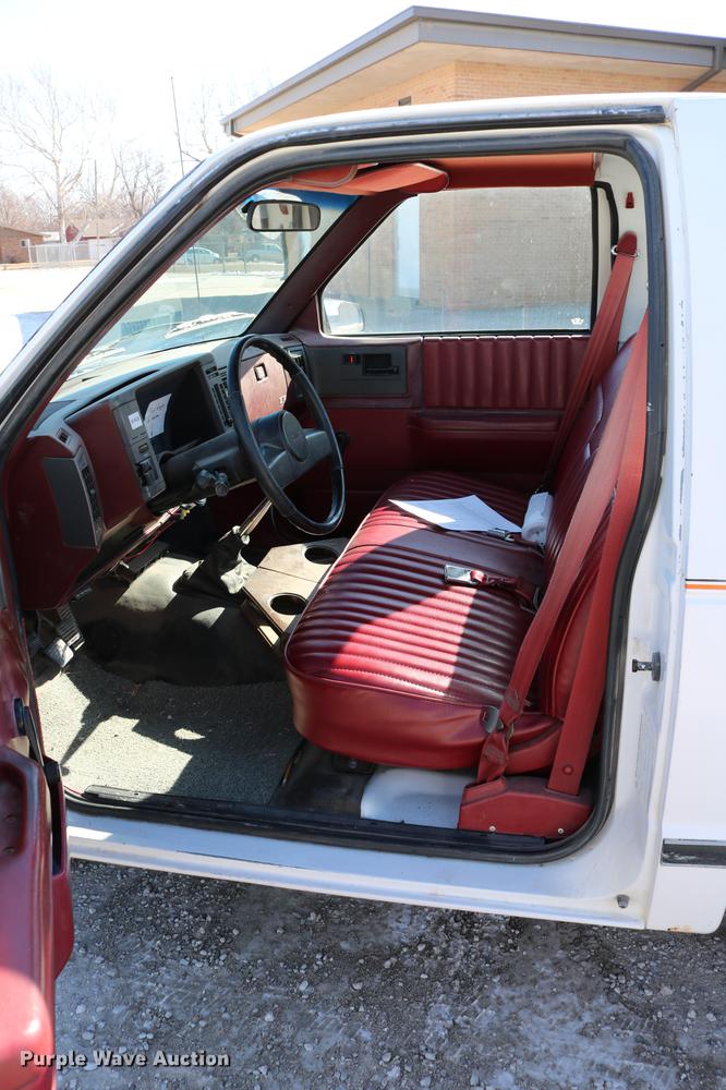 image for item DB6581 1988 GMC S15 pickup truck