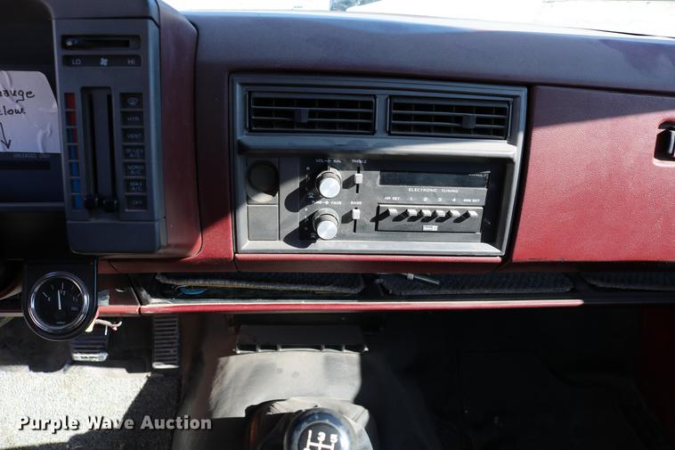 image for item DB6581 1988 GMC S15 pickup truck