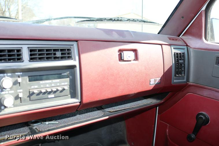 image for item DB6581 1988 GMC S15 pickup truck