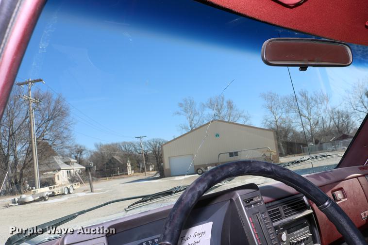 image for item DB6581 1988 GMC S15 pickup truck