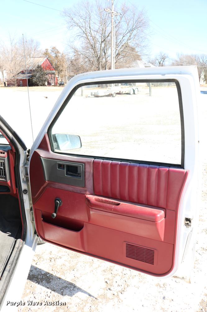 image for item DB6581 1988 GMC S15 pickup truck