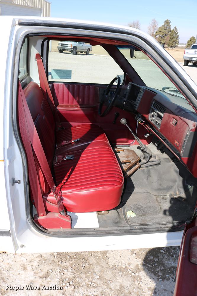 image for item DB6581 1988 GMC S15 pickup truck