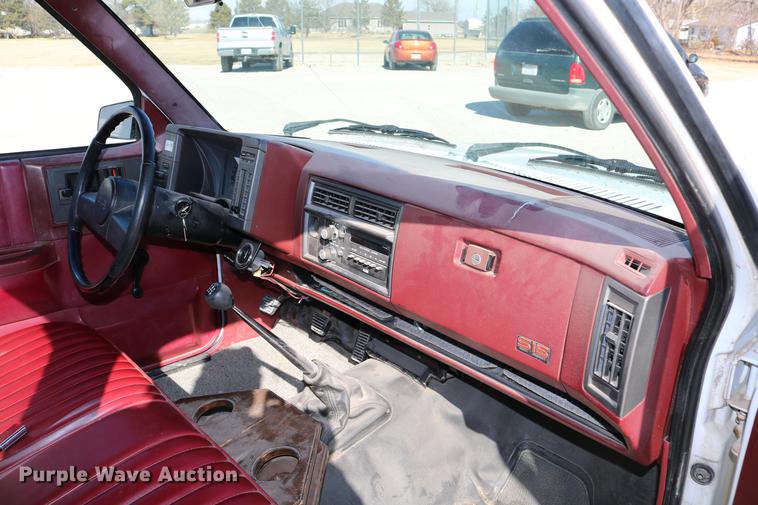 image for item DB6581 1988 GMC S15 pickup truck