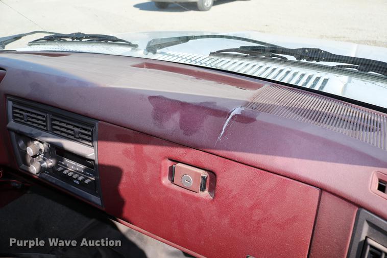 image for item DB6581 1988 GMC S15 pickup truck