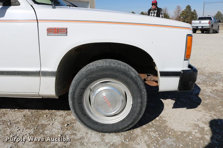 image for item DB6581 1988 GMC S15 pickup truck