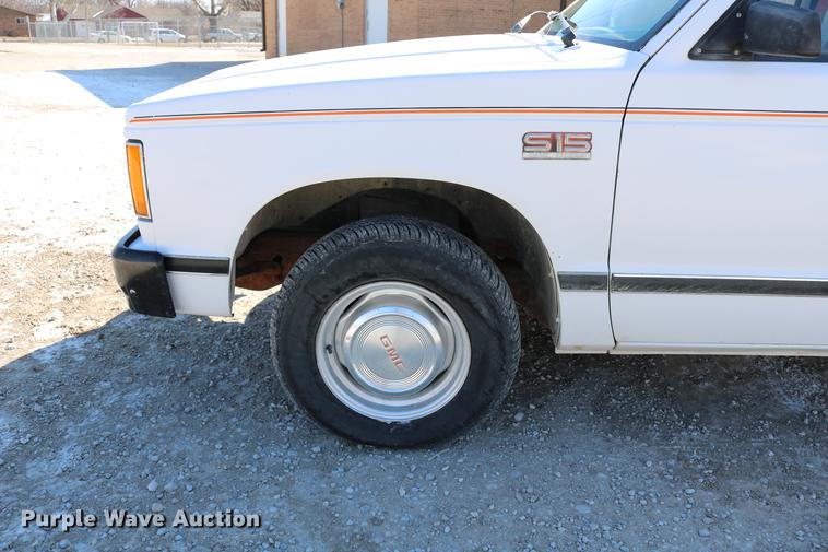 image for item DB6581 1988 GMC S15 pickup truck