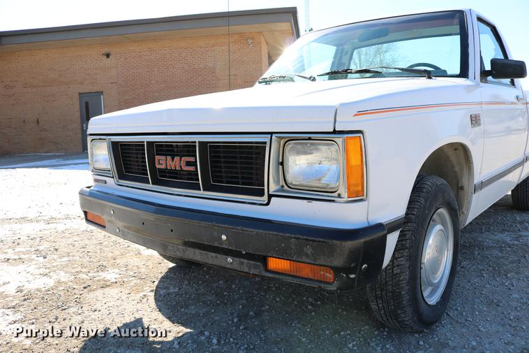 image for item DB6581 1988 GMC S15 pickup truck