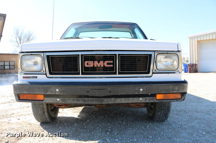 image for item DB6581 1988 GMC S15 pickup truck