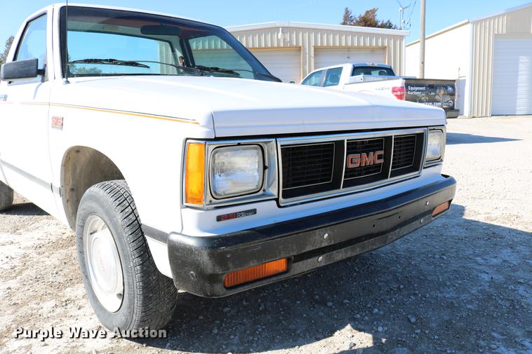 image for item DB6581 1988 GMC S15 pickup truck
