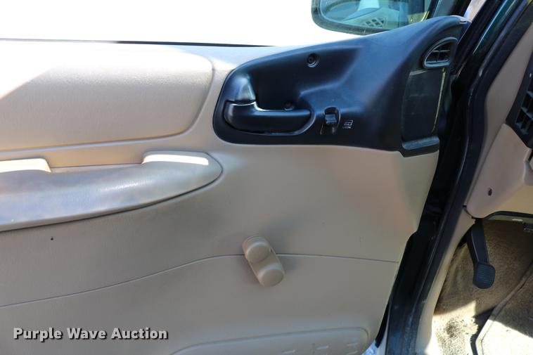 image for item DB6582 1998 Dodge Caravan van