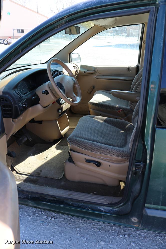 image for item DB6582 1998 Dodge Caravan van