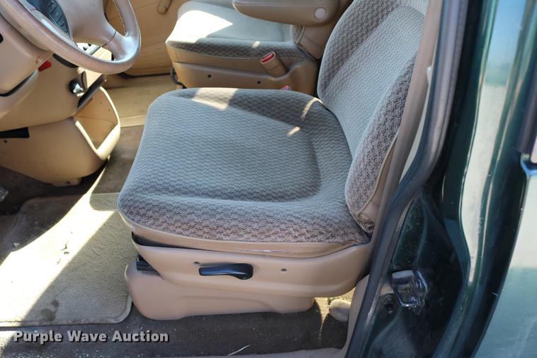 image for item DB6582 1998 Dodge Caravan van