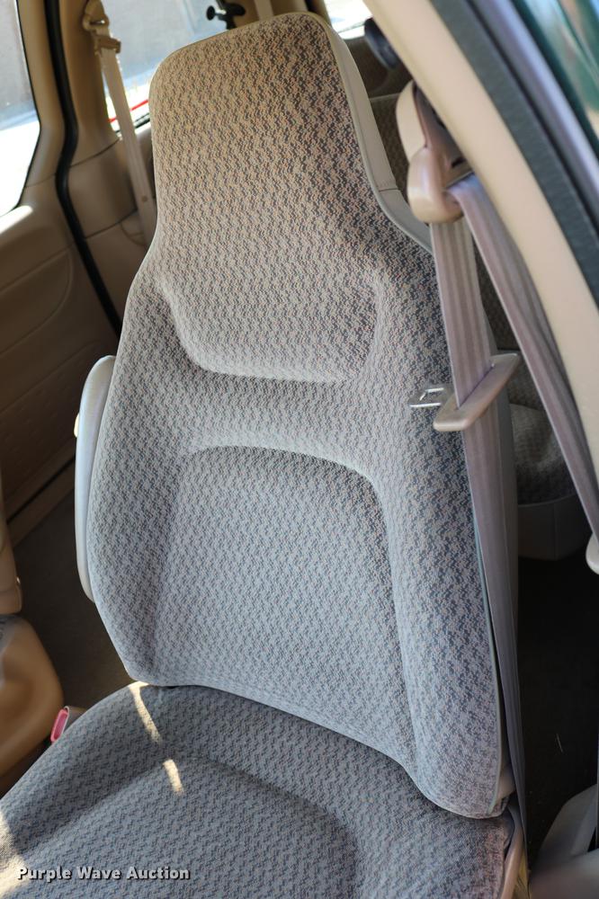 image for item DB6582 1998 Dodge Caravan van