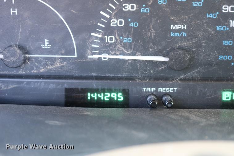 image for item DB6582 1998 Dodge Caravan van