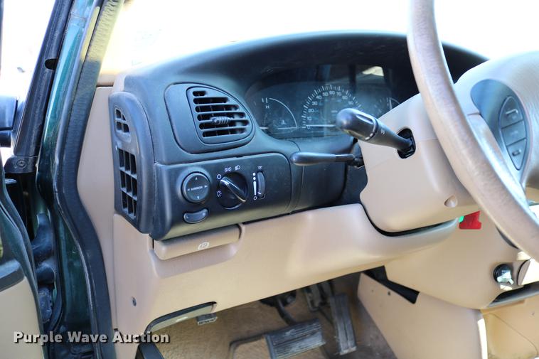 image for item DB6582 1998 Dodge Caravan van