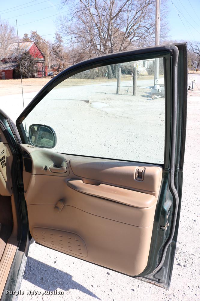 image for item DB6582 1998 Dodge Caravan van