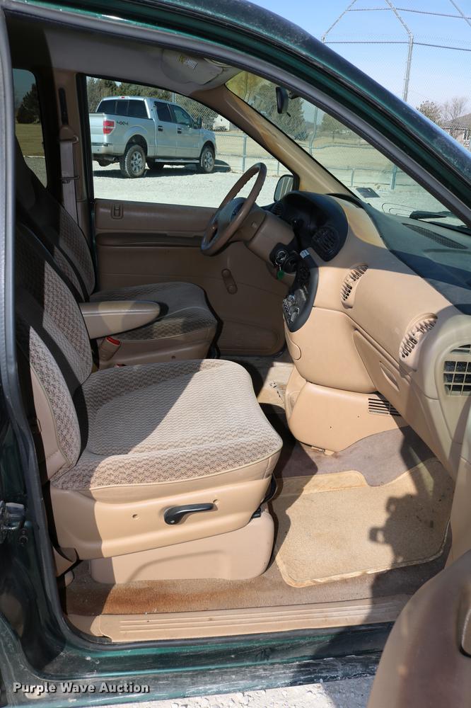 image for item DB6582 1998 Dodge Caravan van
