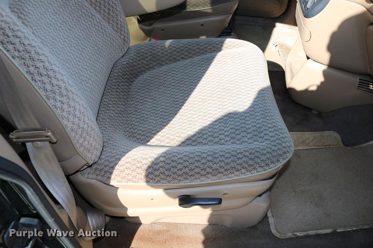 image for item DB6582 1998 Dodge Caravan van