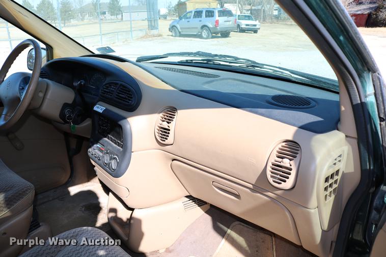 image for item DB6582 1998 Dodge Caravan van