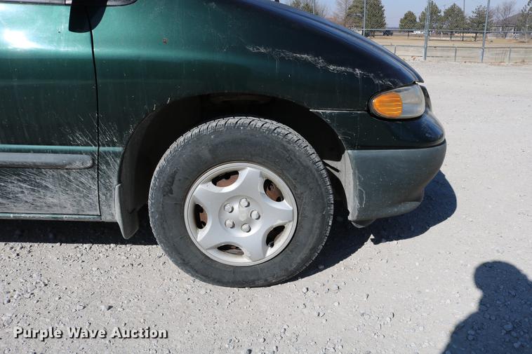 image for item DB6582 1998 Dodge Caravan van