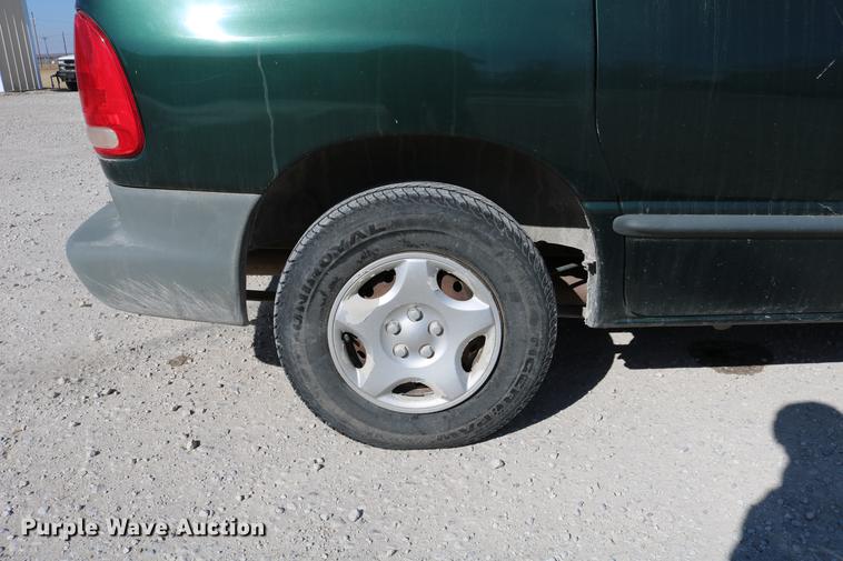 image for item DB6582 1998 Dodge Caravan van