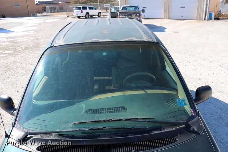 image for item DB6582 1998 Dodge Caravan van