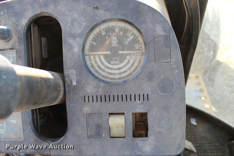 image for item DB6610 1989 John Deere 2755 tractor