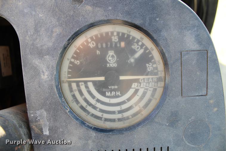 image for item DB6610 1989 John Deere 2755 tractor