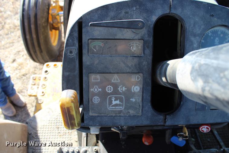 image for item DB6610 1989 John Deere 2755 tractor