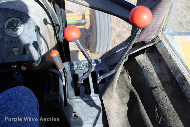 image for item DB6610 1989 John Deere 2755 tractor