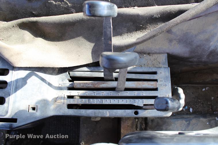 image for item DB6610 1989 John Deere 2755 tractor