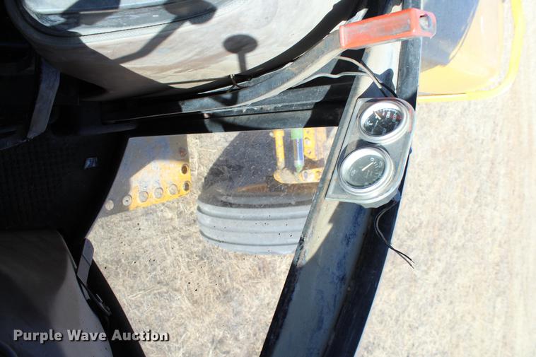 image for item DB6610 1989 John Deere 2755 tractor