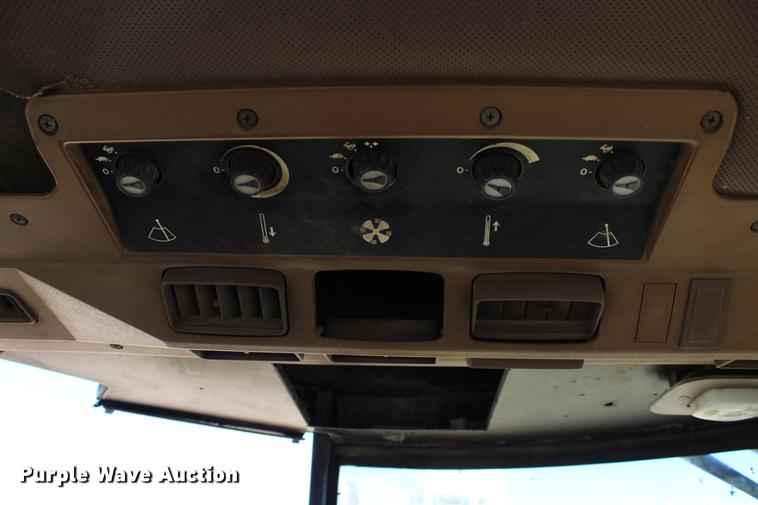 image for item DB6610 1989 John Deere 2755 tractor