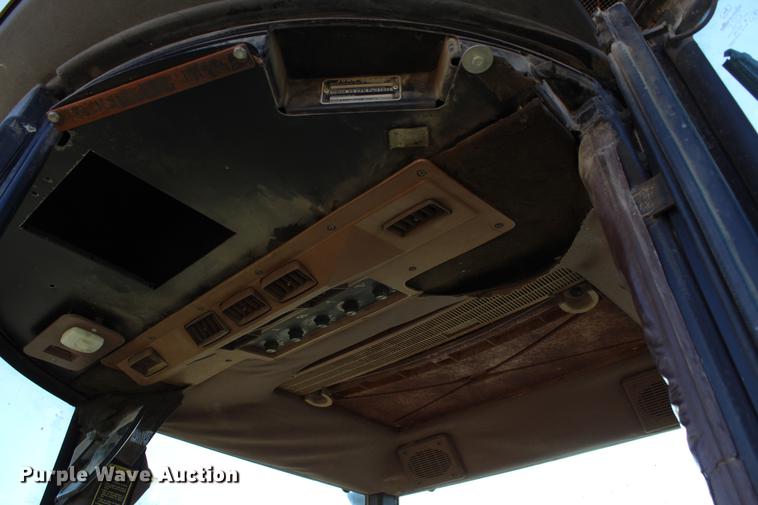 image for item DB6610 1989 John Deere 2755 tractor